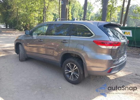 2019 Toyota Highlander Le z USA, uszkodzony, nr VIN 5TDBZRFHXKS925966